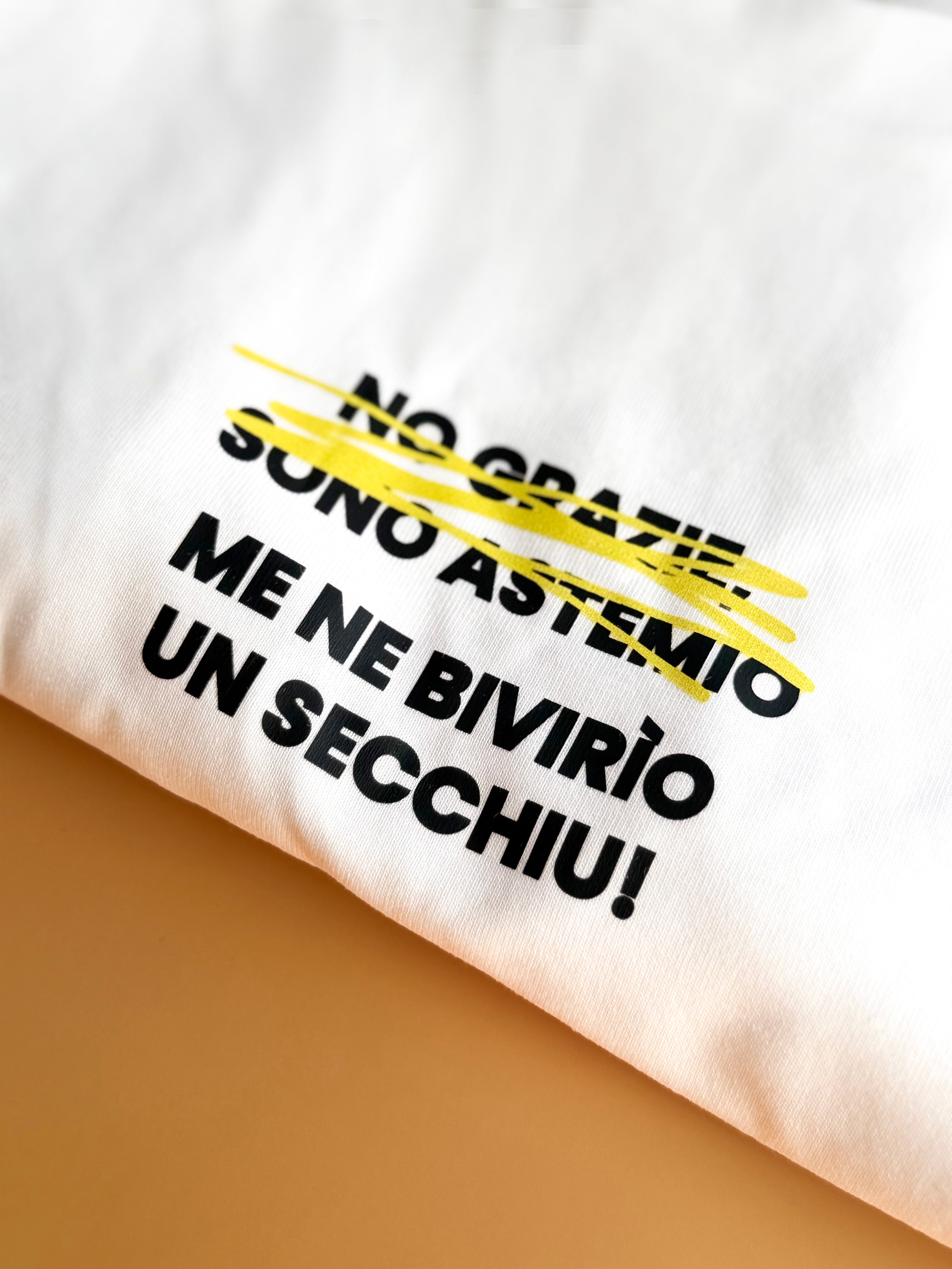 T-shirt unisex "Me ne bivirìo un secchiu!" (premium)