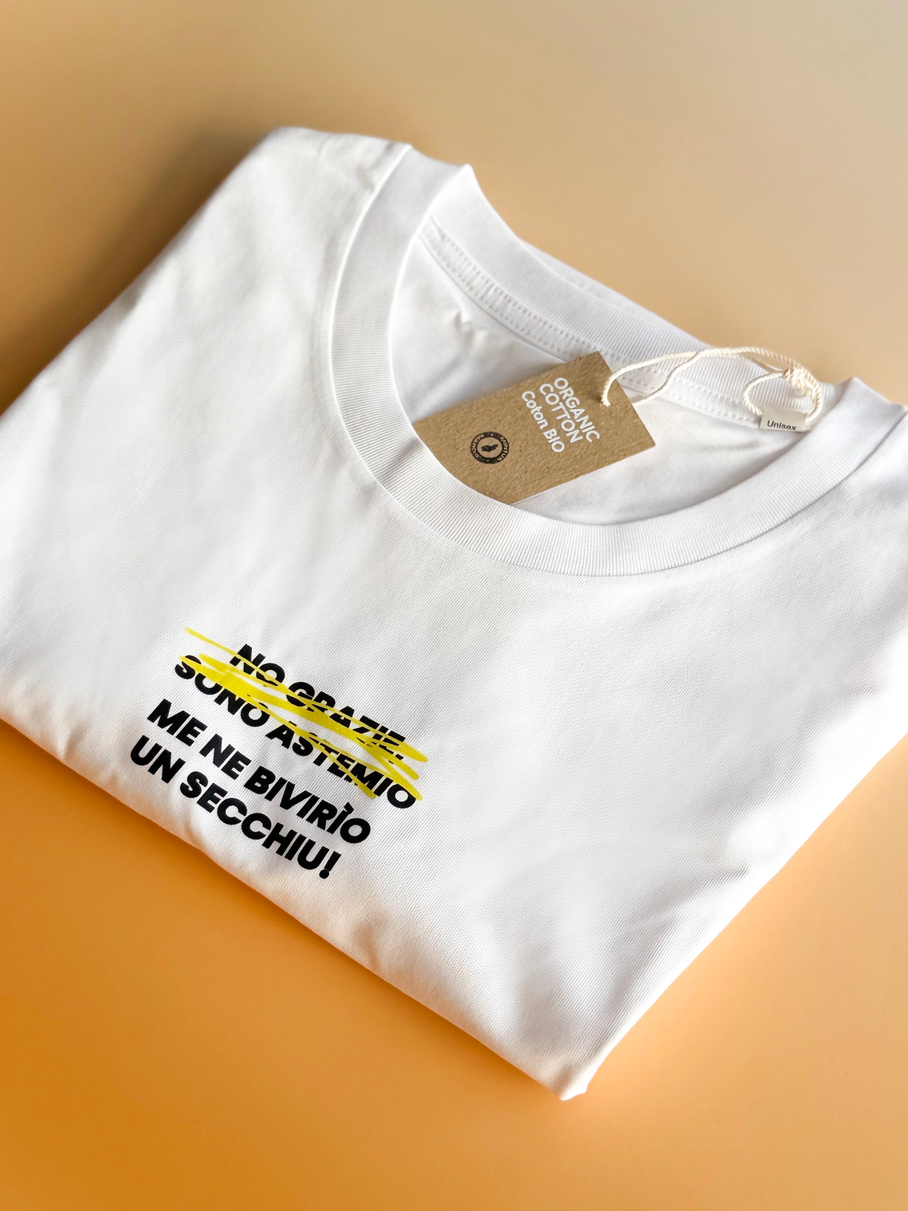 T-shirt unisex "Me ne bivirìo un secchiu!" (premium)